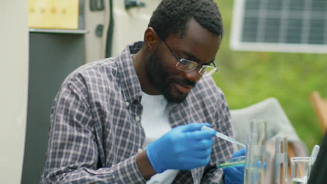 Scientist-Using-Petri-Dish